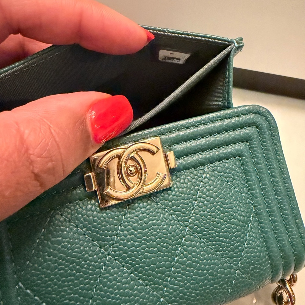 CHANEL Boy Caviar Card Holder Wallet on a chain- Green with gold hardware - Picture 13 of 14